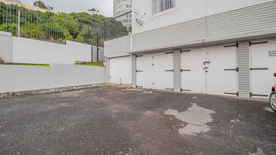 2 Bedroom Property for Sale in Vredehoek Western Cape